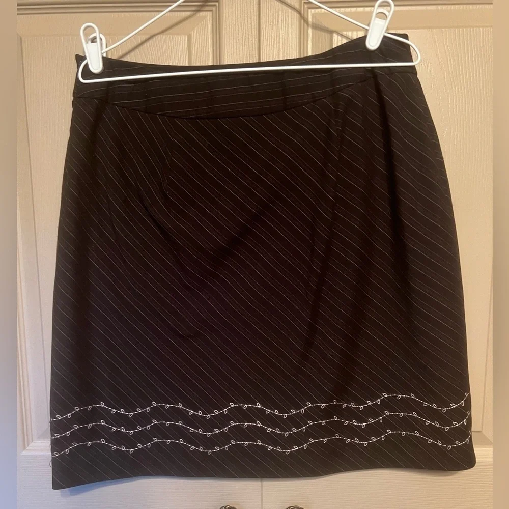 Tailor B. Moss Black Pencil Skirt with Light Pink Detailing